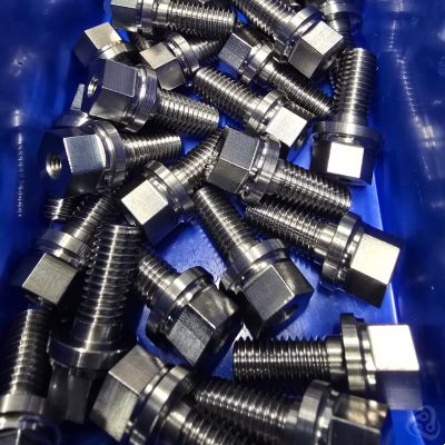 Special bolt