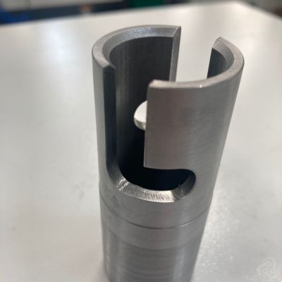 Locking bar